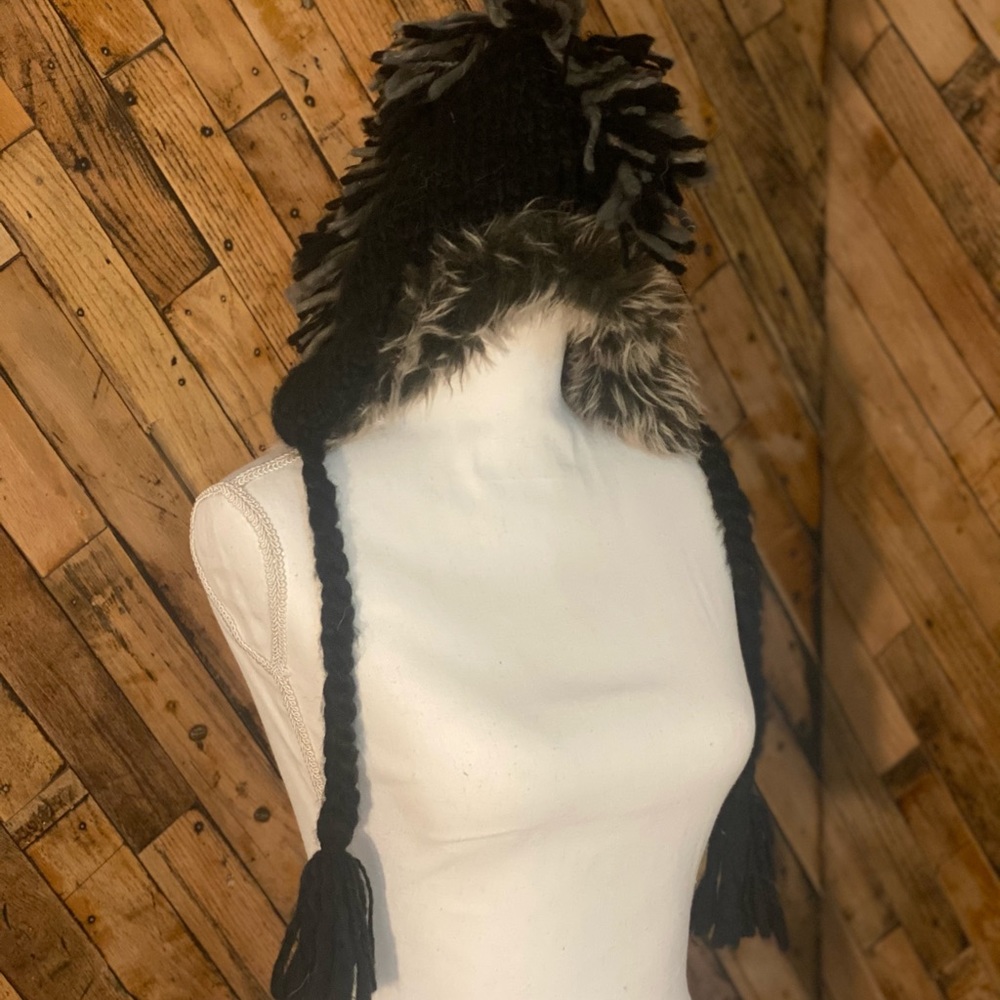 Virtis Fuzzy Hat